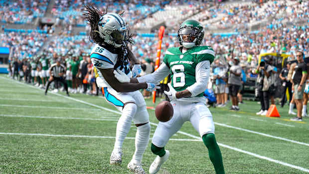 Jets' WR Mecole Hardman (6) in an NFL Preseason game against the Panthers